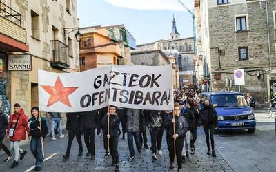 Espainiako Poliziak hiru gazte eraman ditu deklaratzera urtarrileko grebagatik