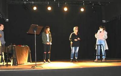 'S(u/a)minetik bakera', bi alaba doluaren aurrean jarri dituen ikus-entzunezkoa