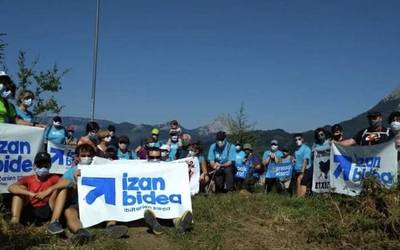 Hitzaldia, manifestazioa eta ibilaldia antolatu ditu Sarek 'Izan bidea' ekimenaren baitan
