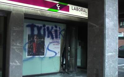 Ormaiztegiko Laboral Kutxako sukurtsala erasotua izan da