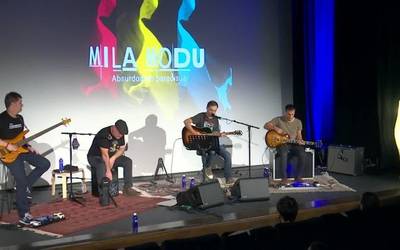 Kontzertu akustikoarekin aurkeztu du diskoa Mila Moduk