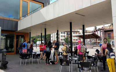 Espainiako Gobernuak Covid-19 tasa altua duten herrialdeetako turistei PCR negatiboa erakusten duen agiria eskatuko die