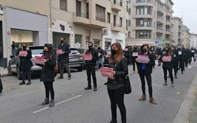 “Lan istripuen pandemia” salatu dute hainbat sindikatuk