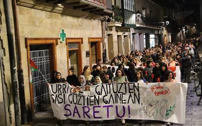 Elkarretaratzea, beltzez jantzita, indarkeria matxistaren aurka