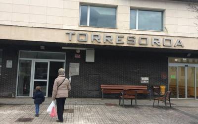 Eguneko zentroa itxi dute positibo bat atzeman ostean