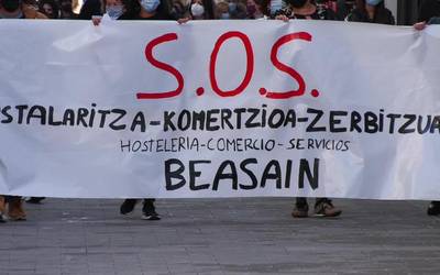 Beasaingo ostalari, komertzio eta zerbitzuetako langileak bizi duten egoera salatzeko mobilizazio bat aurrera eraman dute