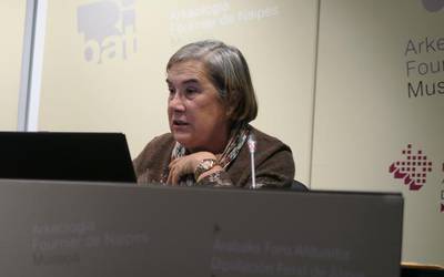 Paquita Saenz de Urturiren ibilbidea saritu du Arkeologiarako Arabar Institutuak