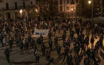 Ehunka aretxabaletarrek eman dituzte urratsak "bestelako espetxe politika baten alde"
