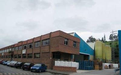 United Cap enpresaren Sopelako fabrika itxi eta bertako 37 lanpostuak galduko direla salatu du ELAk
