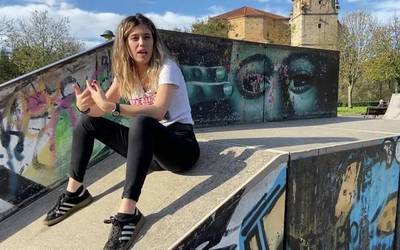 [BIDEOA] "Gaztealdia egitean konturatu naiz erdarara salto egiten nuela; ez nintzen beti euskara hutsean aritzen”