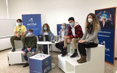 Zibersegurtasunean sakontzeko emandako pausoak eta bizitako esperientziak partekatu ditu Maristak Ikastetxeak