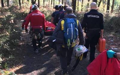 Motozikleta batek bi pertsona harrapatu ditu Luiaondon, eta ihes egin du