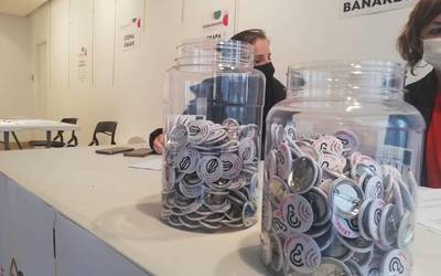 Euskaraldiko txapa banaketa egingo dute bihar