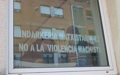 Indarkeria matxistaren kontrako grafitiak, Derion
