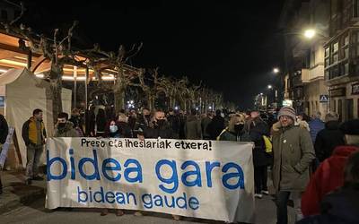 Presoen etxeratzea eskatu zen Etxarri Aranatzen