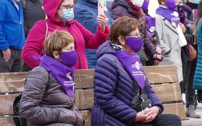 Emakumeen Aurkako Indarkeriaren Eguna omentzeko konzentrazioa burutu da Beasainen