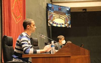 Lanpostu publikoetan eskakizun elebiduna jartzea eskatu du UEMAk