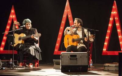 Amparo Sanchezen emanaldia argazkitan