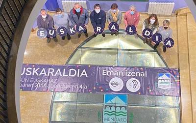 Euskaraldiarekin bat egin eta Euskararen Nazioarteko Egunerako adierazpena onartu du Mendaroko udalbatzak, ahobatez