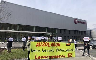 LABek kontzentrazioa egin du "Ausolanek behin-behineko langileei zor dien dirua" ordaindu diezaien