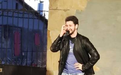 "Esperientzia nahiko berria da niretako bakarrizketa bat, hizketan, egitea"