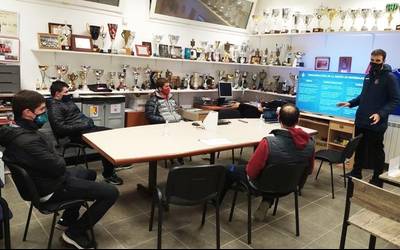 Baztan Futbol Taldekoek prestakuntza saioa izan dute Realeko futbolariekin
