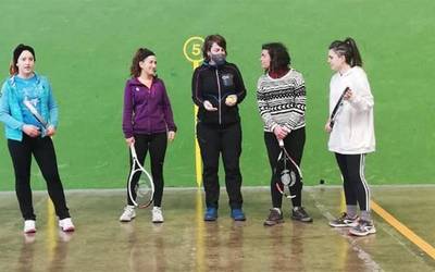 13 bikotek parte hartu dute Felisa Pellejero frontenis txapelketan