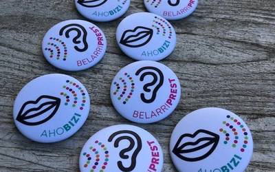 Bukatu da Euskaraldia, baina ez kendu urte osoan 'ahobizi' eta 'belarriprest' jarrera