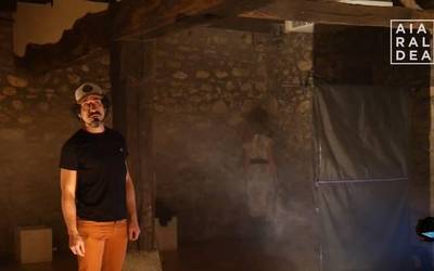 “Zoriontsu izan nahian normaltasuna abandonatu duten pertsonen kontakizunak bildu ditut liburuan”