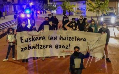 Korrika sinboliko batekin ospatu dute Euskararen Eguna Judimendin