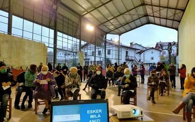 Anizen atzo 60 lagun inguru elkartu ziren Maitane Maritorenak herriari buruz egin duen liburuaren xehetasunak aditzera