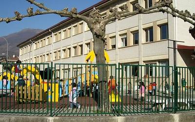Doneztebeko San Migel eskolako Lehen Hezkuntzako 23 ikasle konfinatu dituzte