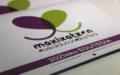 Maxixatzenen 2021eko egutegia, salgai