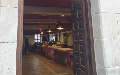 "Kalean egotea zentzugabekeria da; lokala itxita dago, eta gu kalean izoztuta gaude"