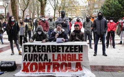 Bost familia berehalako etxegabetze arriskuan daude Gasteizen