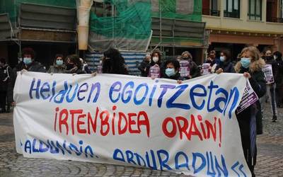 Gaurko eta biharko lanuzteekin, 246 egun egingo dituzte greban Gipuzkoako zentroetako beharginek
