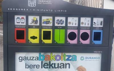 Hondakin txikiak gaika batzeko edukiontziak ipini dituzte Durangon