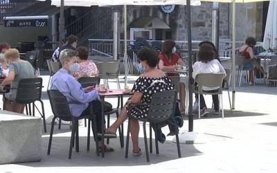 Ostatu eta jatetxeak 22:00 arte zabaltzea eta barrenean edukiera %30ekoa izatea proposatu du gobernuak