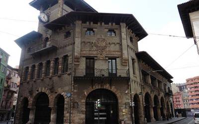 Hiri-eraldaketa: Auzoetara begira, Atxuriko geltokiaren etorkizuna aztergai