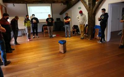 “Gizonak eta parekidetasuna” tailerra egin zuten Hiruki  Larroxa Kooperatibak antolatuta