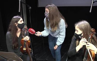 Lau musikari bergarar kontzertuan, euskal kondairei musika jarriz