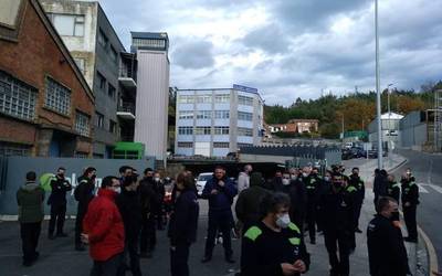 Alconzako beharginek lanuzteak egingo dituzte aste osoan, euren soldatak jaisteko proposamenaren aurka