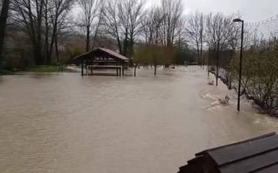 Ibaiak gainezka egin zuen