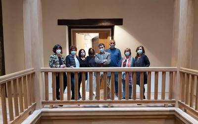Egoera zaurgarrian diren herritarren laneratzea eta gizarteratzea sustatzeko formakuntza saioak eskaintzen ari dira