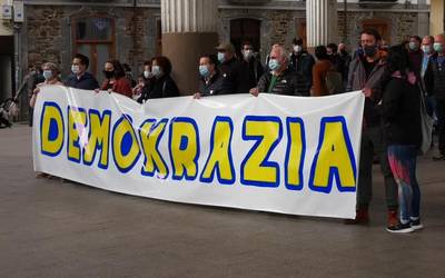 "Bateragune auzia" berriro epaitzearen aurkako bilkurak Goierrin