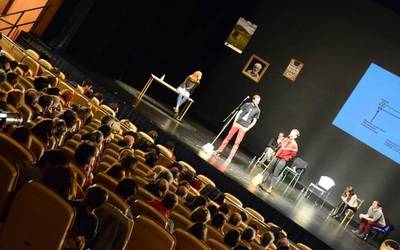 Bertso eguna eginen du Bertsozaleen elkarteak, Iruñean