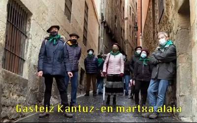 Gasteiz Kantuz abesbatzak 'Kanta dezagun elkarren lagun' bideoklipa sortu du