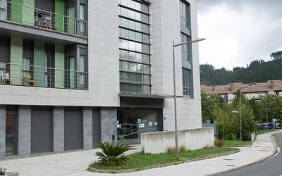 Hamabost positibo eta heriotza bat baieztatu dituzte GSR egoitzan