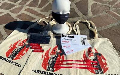 Arizkun Rock jaialdia sostengatzeko Eguberrietako opari sorta salgai paratu dute
