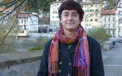 Aitziber Uriarte: "Maskara jaitsi eta distantzia handituz komunikatu behar gara"